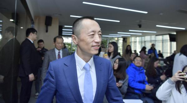 &OpenCurlyDoubleQuote;萬科今年要麼死，要麼活&rdquo;！鬱亮震撼發言：收入肯定大幅下調！我買機票不訂頭等艙，地產業處於&OpenCurlyDoubleQuote;黑鐵時代&rdquo;
