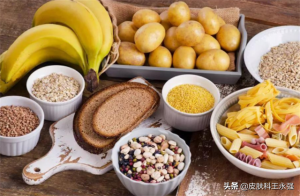 脖子上長了好多小肉疙瘩，有可能是感染病毒！教你絲狀疣該怎樣治