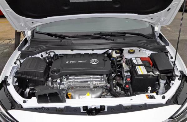 別克英朗VS大眾朗逸，十萬出頭預算選誰好？