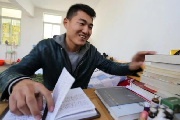 鄉鎮公務員招聘門檻降低，部分崗位三不限，往屆生的春天來了