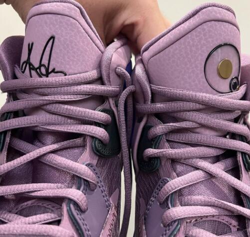 歐文8代多配色曝光，LBJ19金紫色來襲，還有一款“鬆糕鞋”？