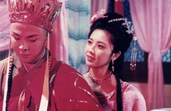 &OpenCurlyDoubleQuote;東方美人&rdquo;朱琳：28歲嫁初戀，攜手41年，69歲沒孩子也幸福