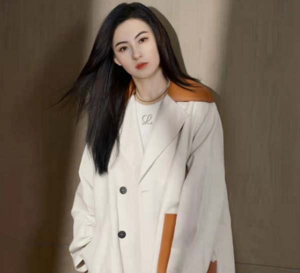 張柏芝近照顏值真的太爆表!穿羽絨馬甲拍照,大秀側臉“美人骨” 張柏芝近照顏值真的太爆表!穿羽絨馬甲拍照,大秀側臉“美人骨”