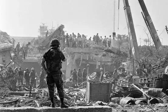 241名美軍被炸死，美軍非常憋屈，認定伊朗是背後主謀