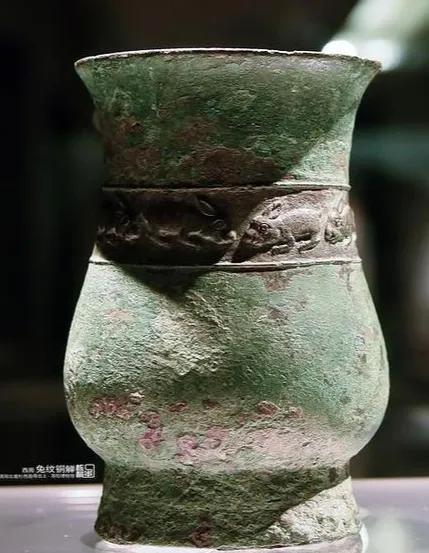 一對少見的鐵畫軒紫砂觶型杯