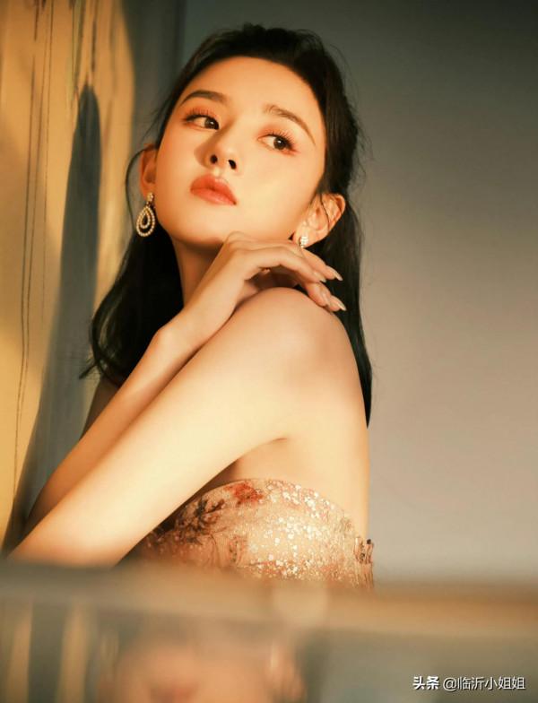 宋祖兒，越來越有韻味的新生代藝人，清爽高冷的顏值，美爆啦