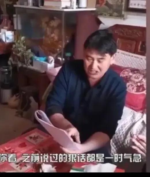 大衣哥讀懺悔書,全程黑臉,大衣哥稱“不會原諒” 大衣哥讀懺悔書,全程黑臉,大衣哥稱“不會原諒”