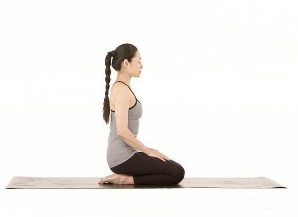 久坐不動腰受罪，但每天這樣坐幾分鐘卻能遠離腰腿疼痛