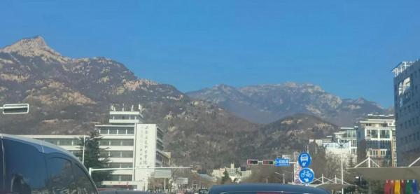 晴朗的天,遠望泰山 晴朗的天,遠望泰山