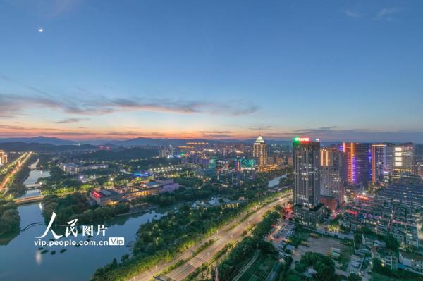 山水融城 夏夜之美