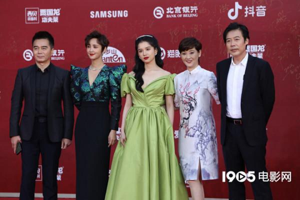 群星閃耀！鞏俐陳凱歌吳京等亮相北影節開幕紅毯