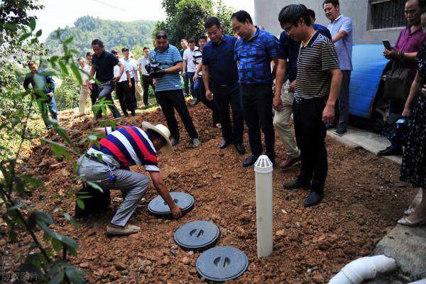 農村廁所免費改造！臭味、蒼蠅少了，為何村民不願改？4個難題