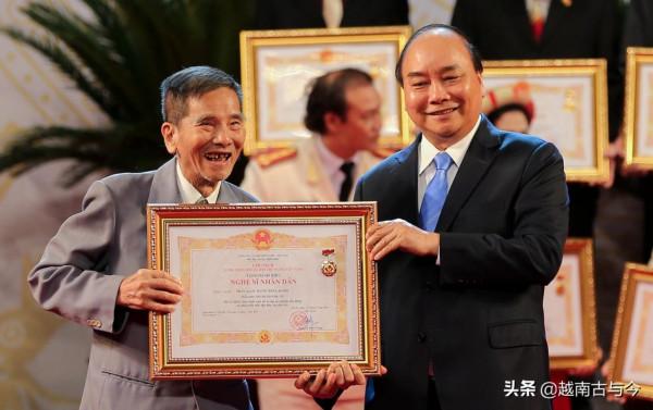 越南國會議員稱藝人需先德後才,要求模仿中國做法,規範演藝人員 越南國會議員稱藝人需先德後才,要求模仿中國做法,規範演藝人員