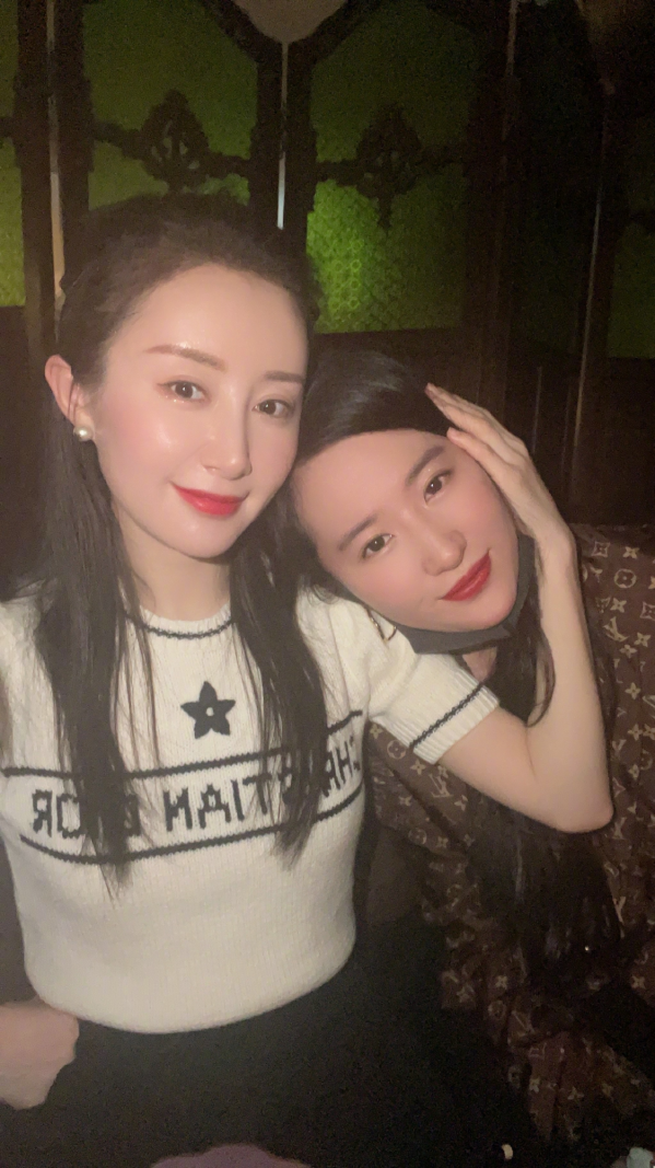 管你是真姐妹還是偽閨蜜,女明星同框即比美,誰醜誰尷尬 管你是真姐妹還是偽閨蜜,女明星同框即比美,誰醜誰尷尬