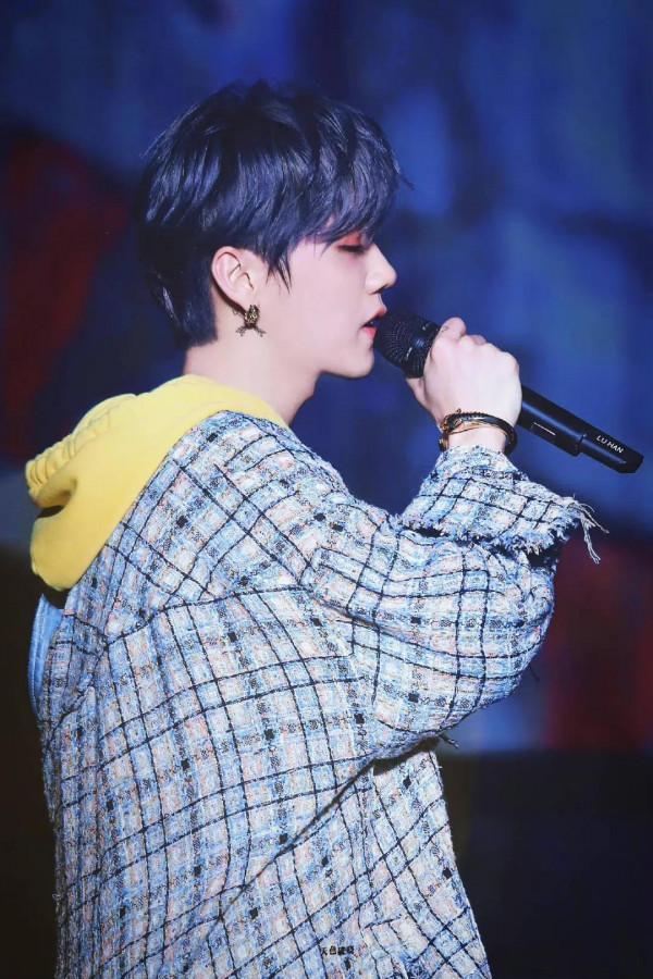 誰說內娛舞臺都不能看？王一博舞臺驚豔，張藝興鹿晗live超穩