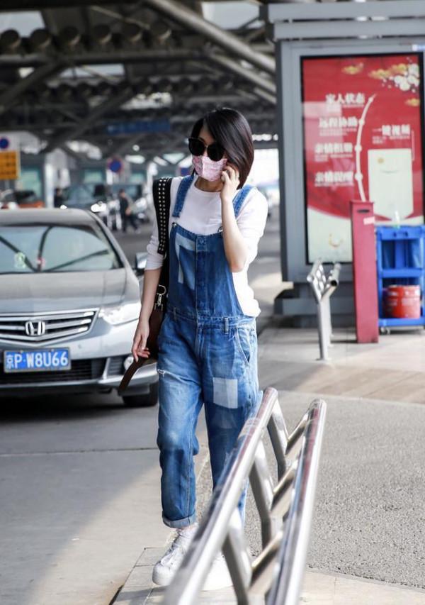 許晴真的有51歲?穿00後的揹帶褲一點都不尷尬,反而超有少女感 許晴真的有51歲?穿00後的揹帶褲一點都不尷尬,反而超有少女感