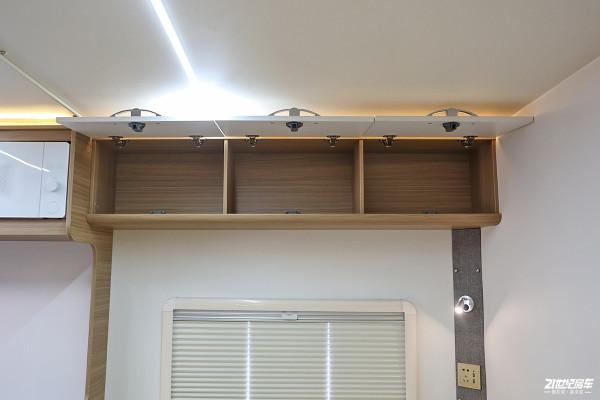 2張大床、2個廚房！實拍宇晨網紅四號大額頭輕卡房車