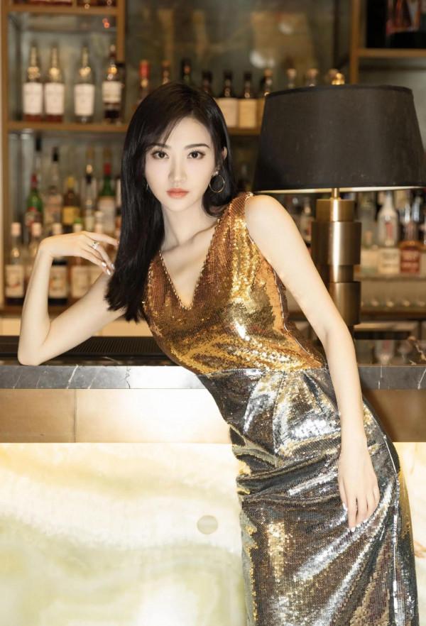 景甜金屬感拼接長裙 景甜金屬感拼接長裙