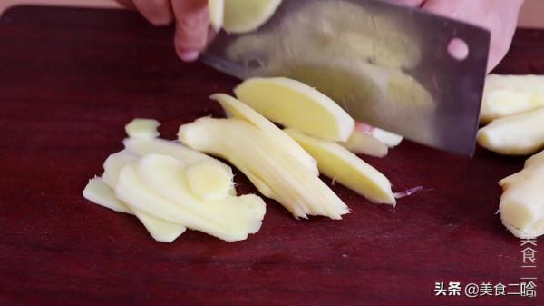 自從我學會生薑這兩種做法，婆婆吃一次誇一次，靠譜又健康