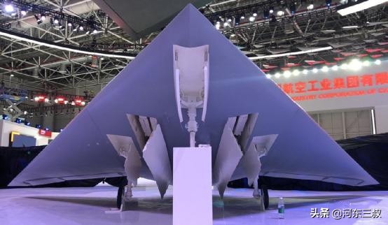 還在找轟-20?航展已經給出答案,目前攻擊-11才是20家族新成員 還在找轟-20?航展已經給出答案,目前攻擊-11才是20家族新成員