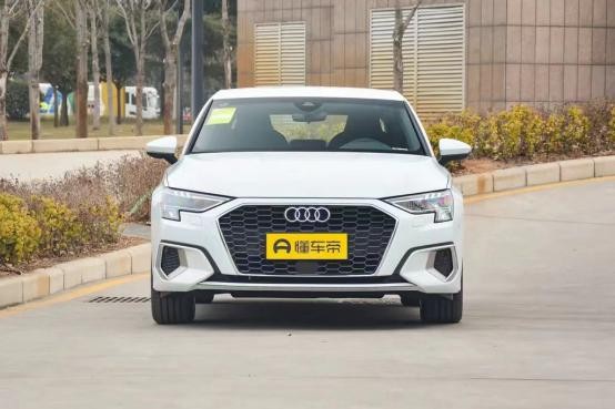 賓士2022款A180L對比奧迪A3 2021款A3 Limousine 35 TFSI進取致雅型