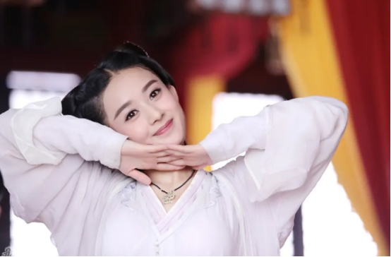 人物造型簡單，好壞靠衣服顏色就能分辨，現代古裝劇到底怎麼了？