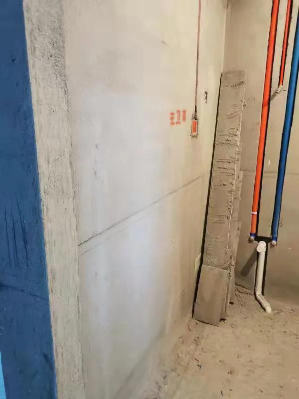 爸媽家的水電線管照片