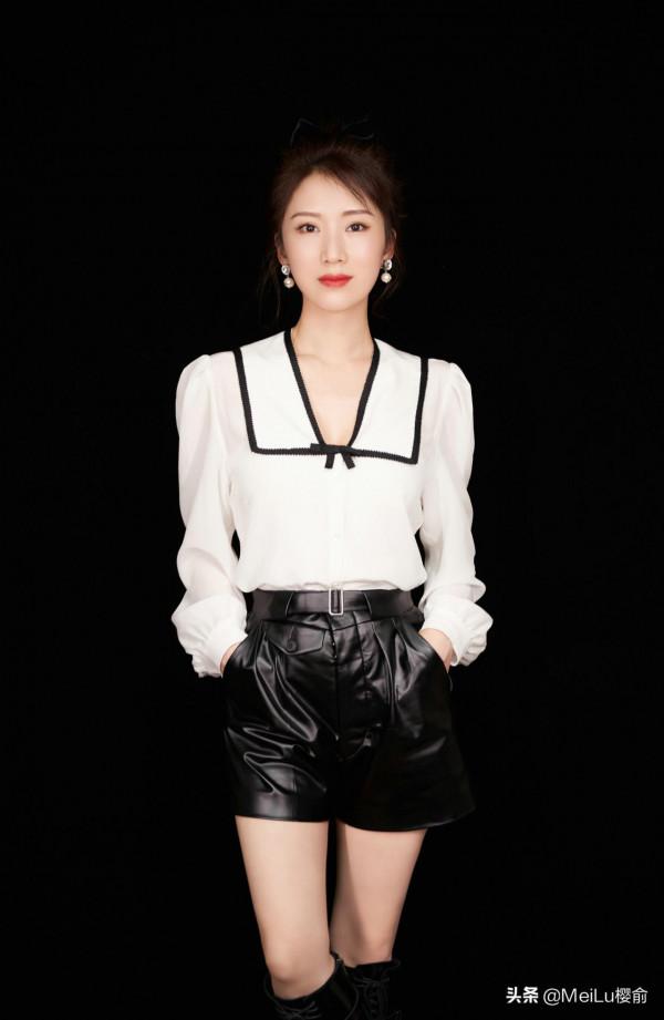 李念不僅漂亮還很時尚,氣質女神,風姿綽約 李念不僅漂亮還很時尚,氣質女神,風姿綽約