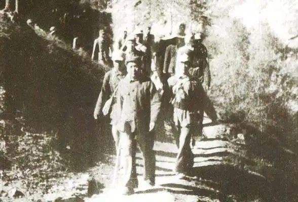 轉戰陝北時,毛澤東的“文武兩條線” 轉戰陝北時,毛澤東的“文武兩條線”