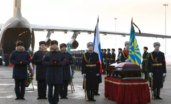 明星通通靠邊站！國防部長帶小學生開坦克，俄式國防教育瞭解一下