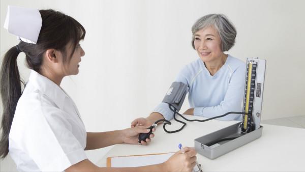 52歲住家保姆傾述：我在做保姆時，與僱主產出愛的火花