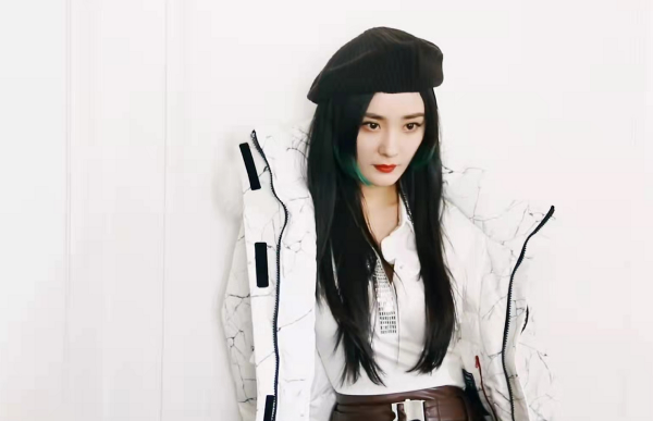 楊冪引領新風潮!挑染公主切配貝雷帽造型封神,美腿秀得停不下來 楊冪引領新風潮!挑染公主切配貝雷帽造型封神,美腿秀得停不下來