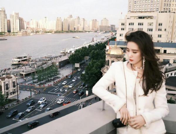 劉詩詩天台大片 這個畫風絕了