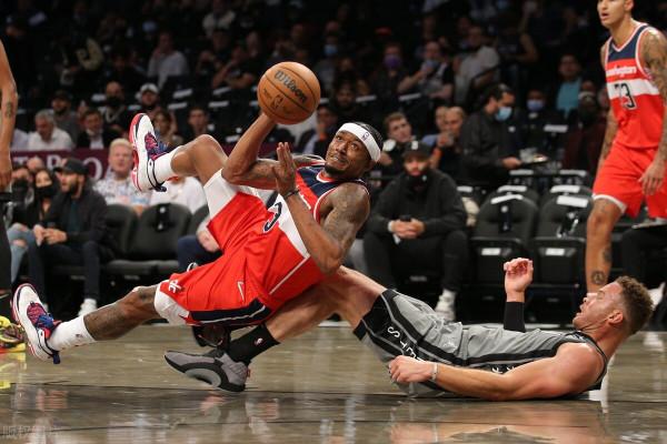 湖人演練新戰術，籃網獲勝1喜1憂！字母哥30分，綠軍終結黃蜂連勝