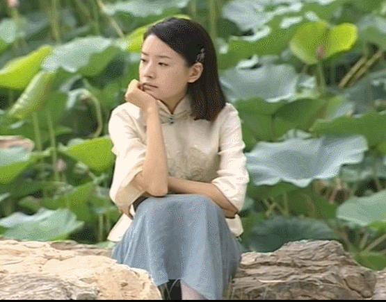 女學生別硬演！強裝嫩的比紅燒肉還油膩，有人卻似清泉，美了歲月
