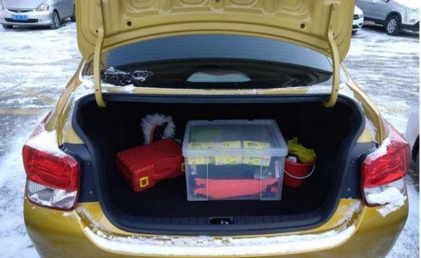 試駕現代瑞納，適合年輕人，動力不強油耗經濟！