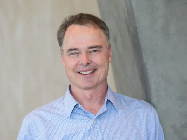 32歲開源IPO百億富翁：13歲做遊戲外掛，只愛寫程式碼