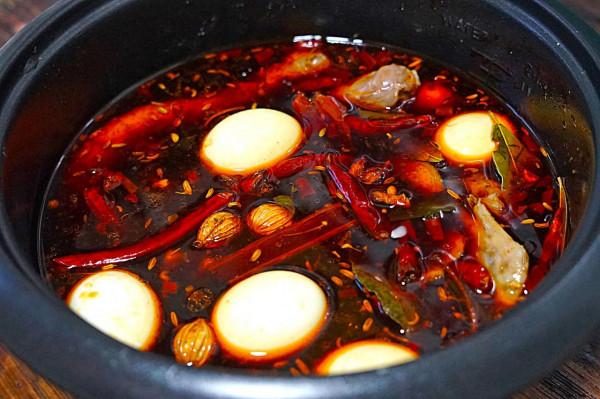 入秋後，快來跟著做法，給家人滷一鍋絕味解解饞，吃一次念念不忘