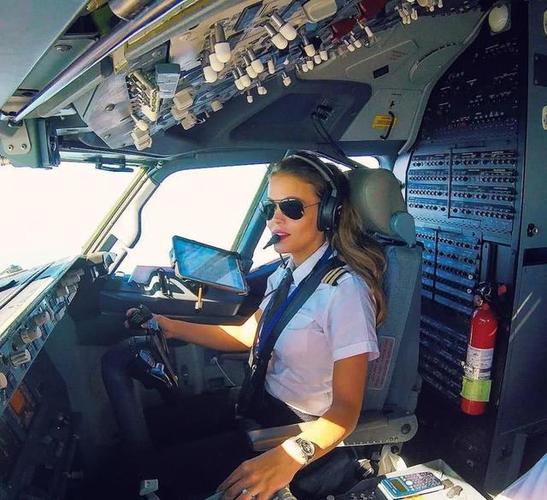 美國王牌飛行員金貝麗：後來為何成為中國首位美籍女機長？