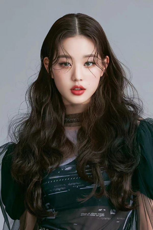 別再披頭散髮了!這4款新年髮型才絕美,氣質顯臉小 別再披頭散髮了!這4款新年髮型才絕美,氣質顯臉小