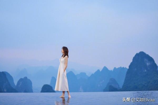 王鷗為家鄉打call，光腳穿揹帶裙以家鄉背景拍片，人比景還美三分