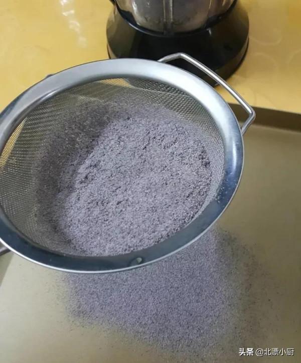 建議大家養生，少吃保健品，多吃&OpenCurlyDoubleQuote;5菜2米&rdquo;，身體輕盈面色好