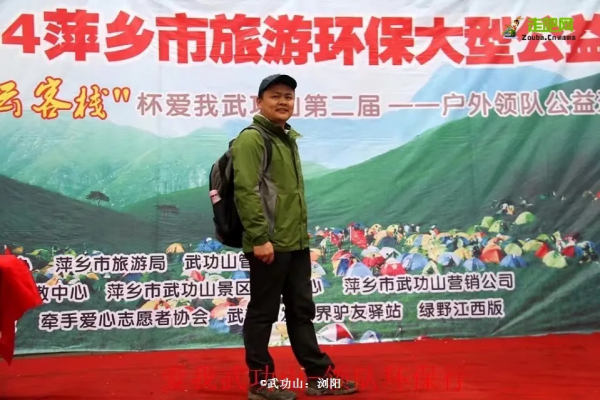 他耕耘三尺講臺，13年單人單車騎行13萬公里，帶女兒畢業騎行進藏