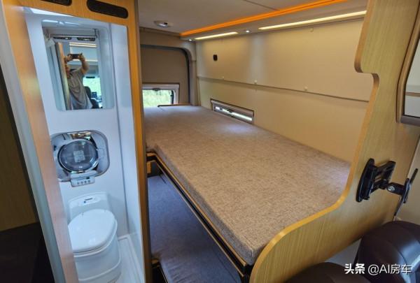 B型車上也能容下2室1廳？霸氣沉穩，還省油，老兩口輕鬆用的V590