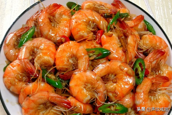 一頓飯:爆炒大蝦+土豆肥牛卷 一頓飯:爆炒大蝦+土豆肥牛卷