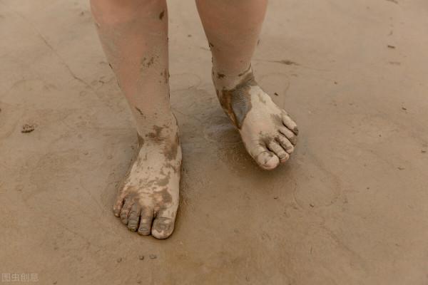 “光腳不怕穿鞋的”，光腳走走有益健康