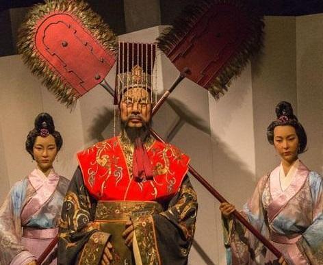 1982年,巴中山區一農民聚眾“稱帝”,強佔當地婦女為“妃嬪” 1982年,巴中山區一農民聚眾“稱帝”,強佔當地婦女為“妃嬪”