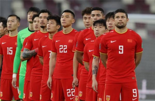 著名編劇曝艾克森被某大球星排擠，評論員闢謠：國足就沒大球星