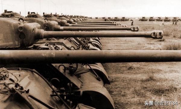 &OpenCurlyDoubleQuote;八月風暴&rdquo;中的&OpenCurlyDoubleQuote;謝爾曼&rdquo;坦克