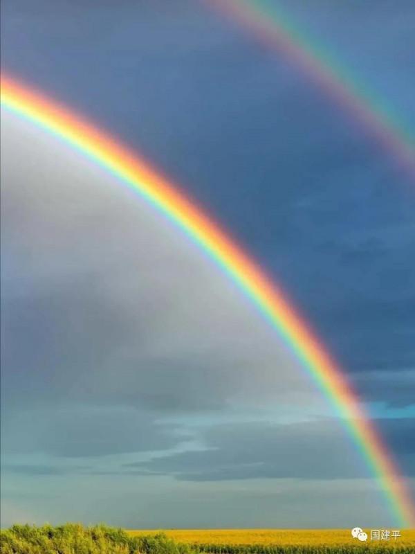 《踢毽子》《垂釣》詩歌三首 《踢毽子》《垂釣》詩歌三首